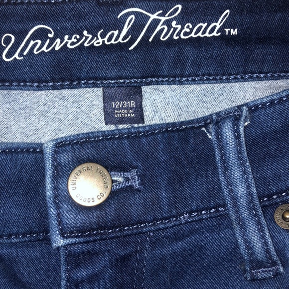 Universal Thread Comfortable Blue Jeans - Picture 3 of 8